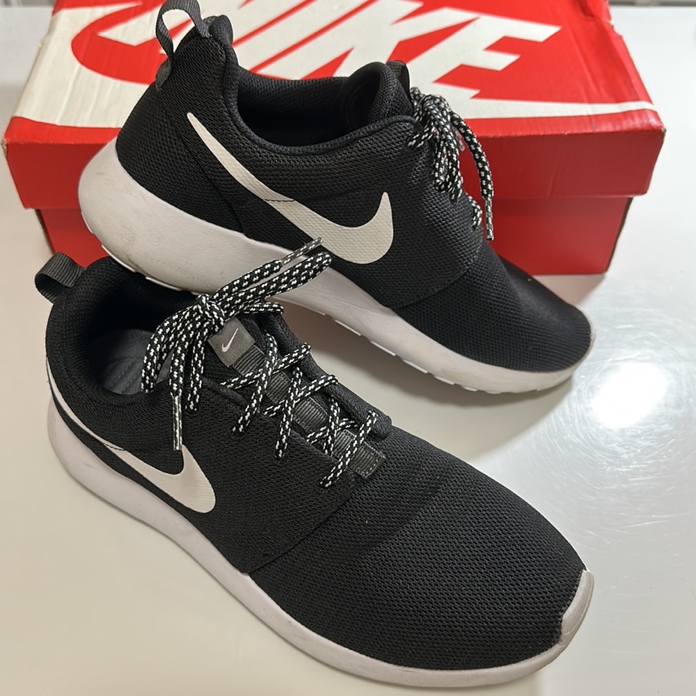 Nike Roshe One✨ Size 8.5